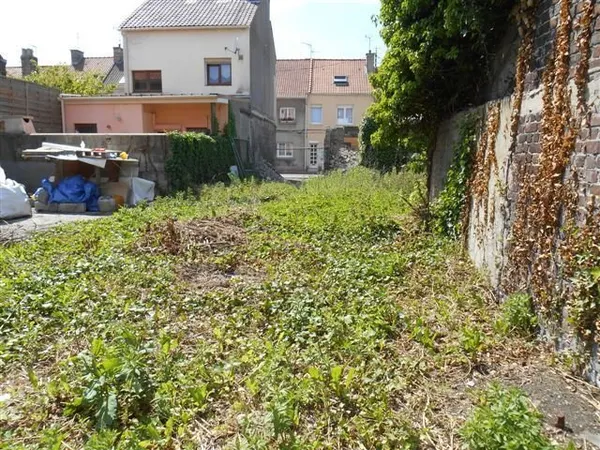 Terrain 318 m²