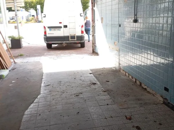 Loue local avec grande hauteur sous plafond