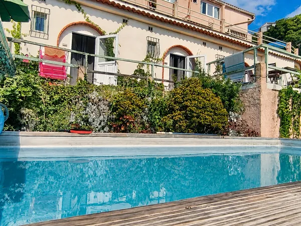 VILLA ÉGLANTINE ENSEMBLE IMMOBILIER TOURISTIQUE DE CARACTÈRE