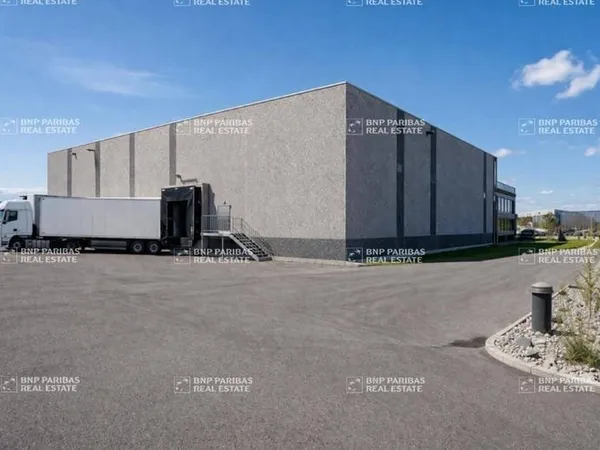 Local d'activité 1500 m²