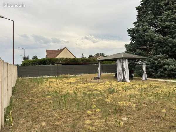 Terrain 366 m² Freneuse