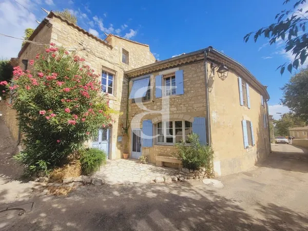 Charmante maison de village avec terrasse et vue