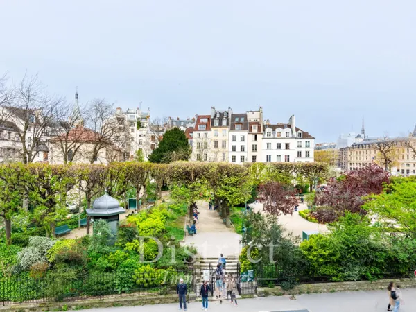 Notre Dame / Quai Montebello. Un appartement de 80m² au 2ème éta