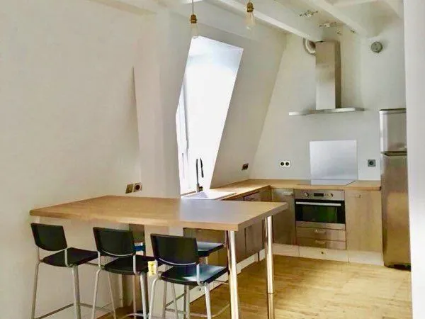 À louer - Appartement traversant en Cathédrale - Refait par architecte - Meublé - Hyper Centre Nante