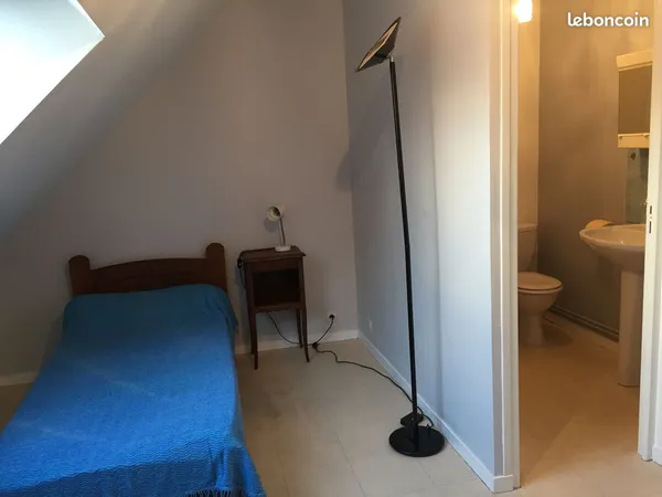 Chambre meuble confortable et fonctionnelle