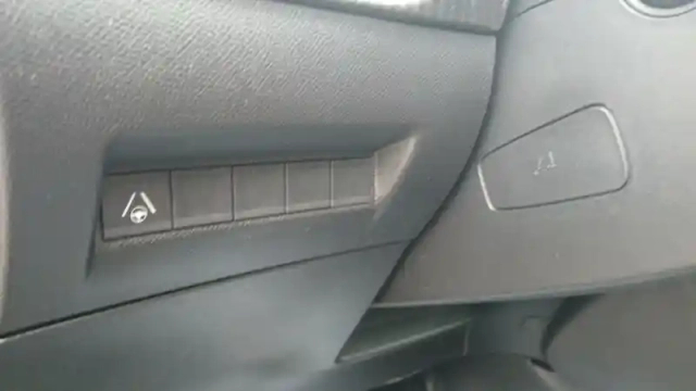 Peugeot 208 hybrid 110 e-dcs6 — photo 79