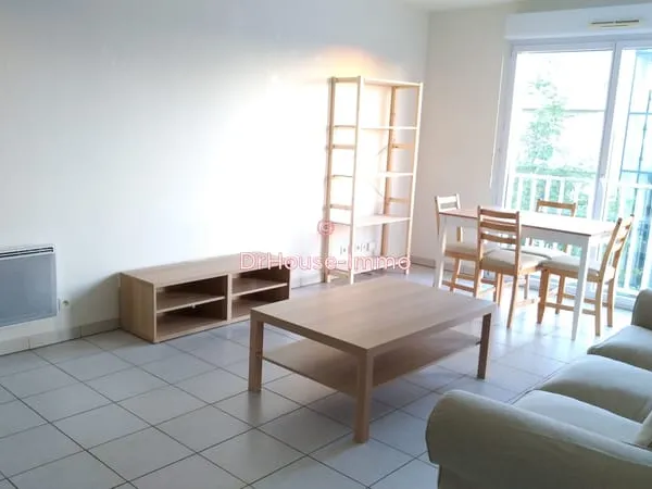 Appartement 3 pièces de 55 m² avec grand balcon et parking à Poitiers