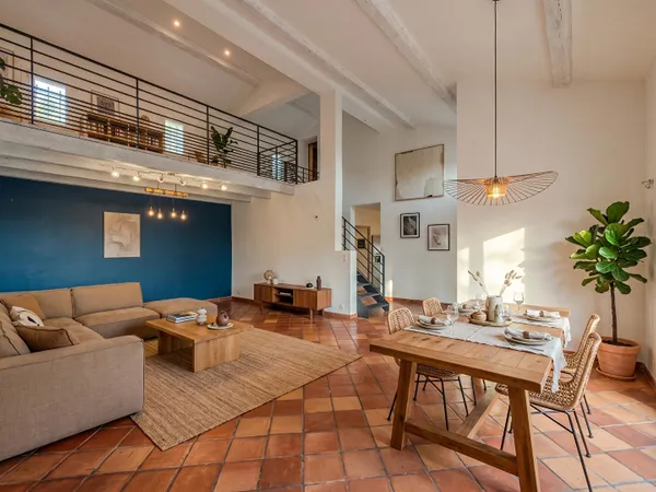 Maison sur les hauteurs avec vue panoramique