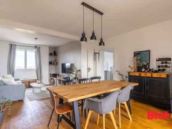 À VENDRE EN EXCLUSIVITÉ PAR BLOT - APPARTEMENT AVEC BALCON ET VUE DÉGAGÉE - RENNES SAINTE-THÉRÈSE