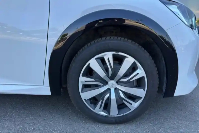 Peugeot 208 electrique 50 kwh 136ch — photo 15