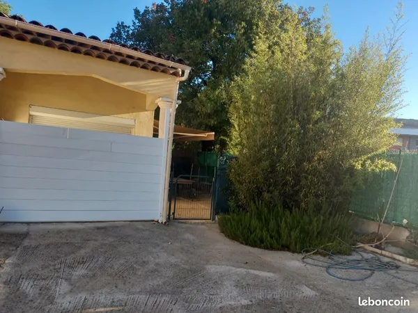 F2 avéc grande terrasse exterieure 37m2 arborée dans petite résidence fermée au calme facile d'accès