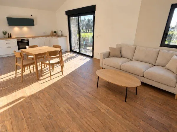 À louer - appartement refait à neuf dans un mas avec terrasse