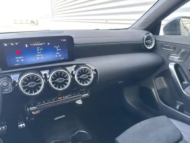 Mercedes Cla 200 d coupé amg line — photo 20