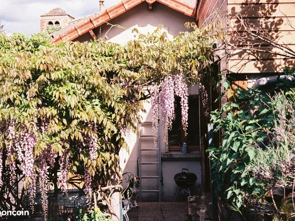 Maison au frais et au calme avec terrasse et grand jardin fruitier