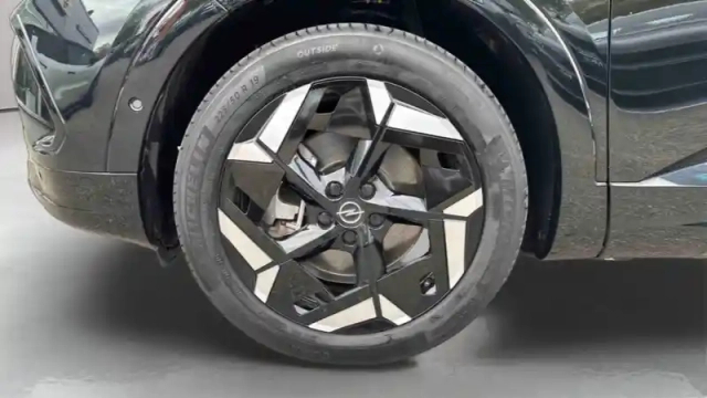 Opel Grandland hybrid 300 ch awd bva8 — photo 12