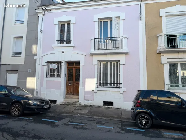 Maison avec cour parking proche centre ville