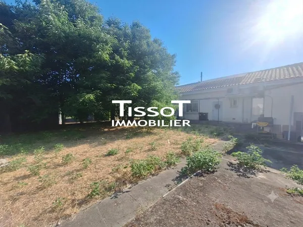Maison 80 m² de plain-pied avec garage et jardin, Ville active