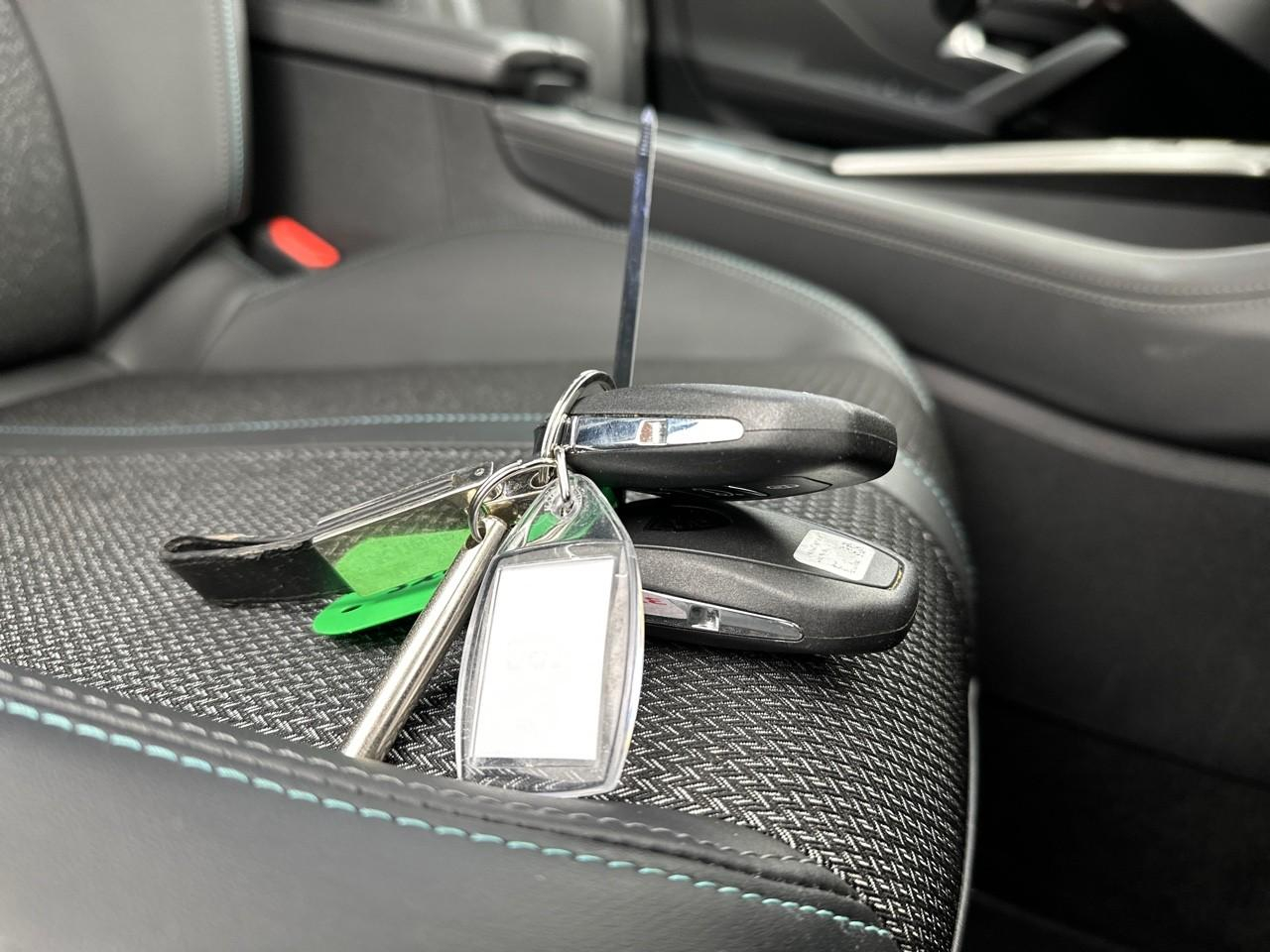 Peugeot 308 puretech 130ch s&s eat8 allure pack — photo 34