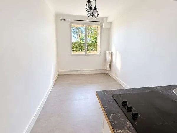 Studio 2 pièces 14 m²