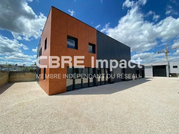 Local d'activité 420 m²
