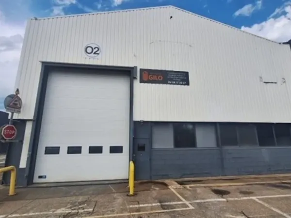 Local 1 pièce 300 m²