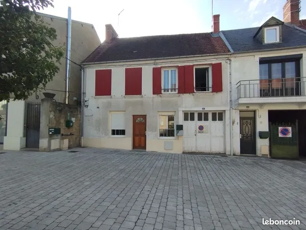Appartement F3 avec garage et cour - centre-ville de La Machine