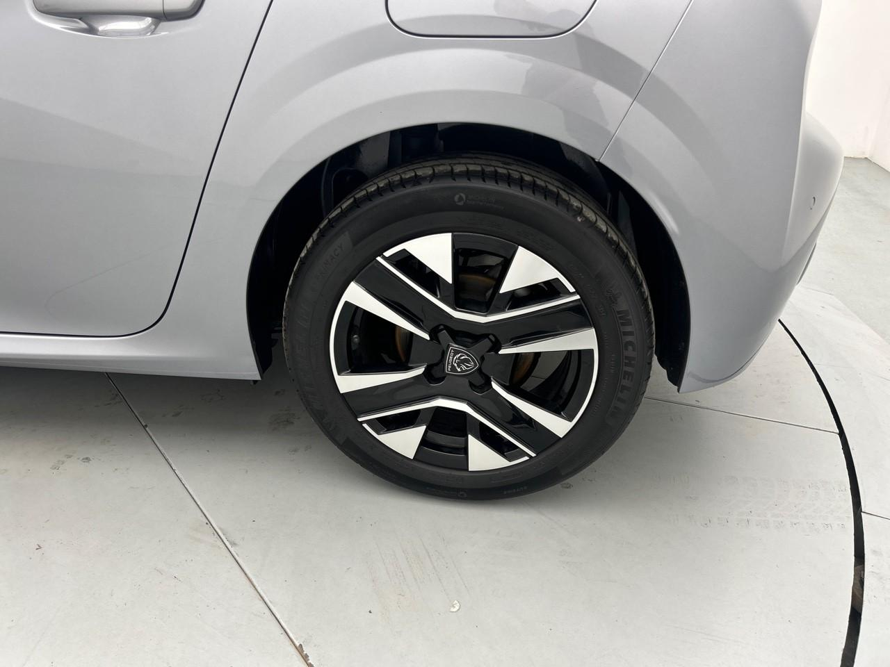 Peugeot 208 100 s&s bvm6 allure — photo 16