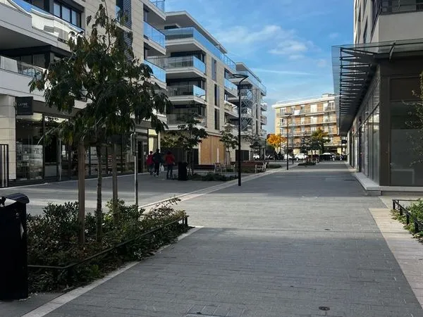 Local commercial 153 m² ST MAUR DES FOSSES