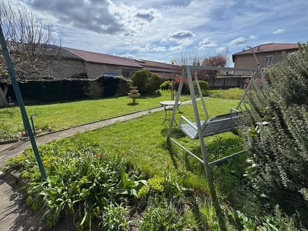 Bâtiment 245 m²