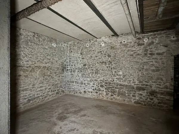 Location d'une grande cave saine Gagny