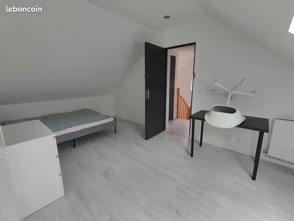 Chambre étudiant(e) SDB et WC indépendant loyer net