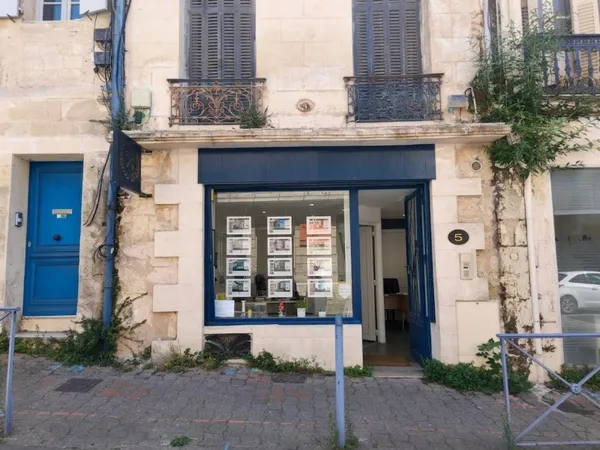 Loue local commercial lumineux