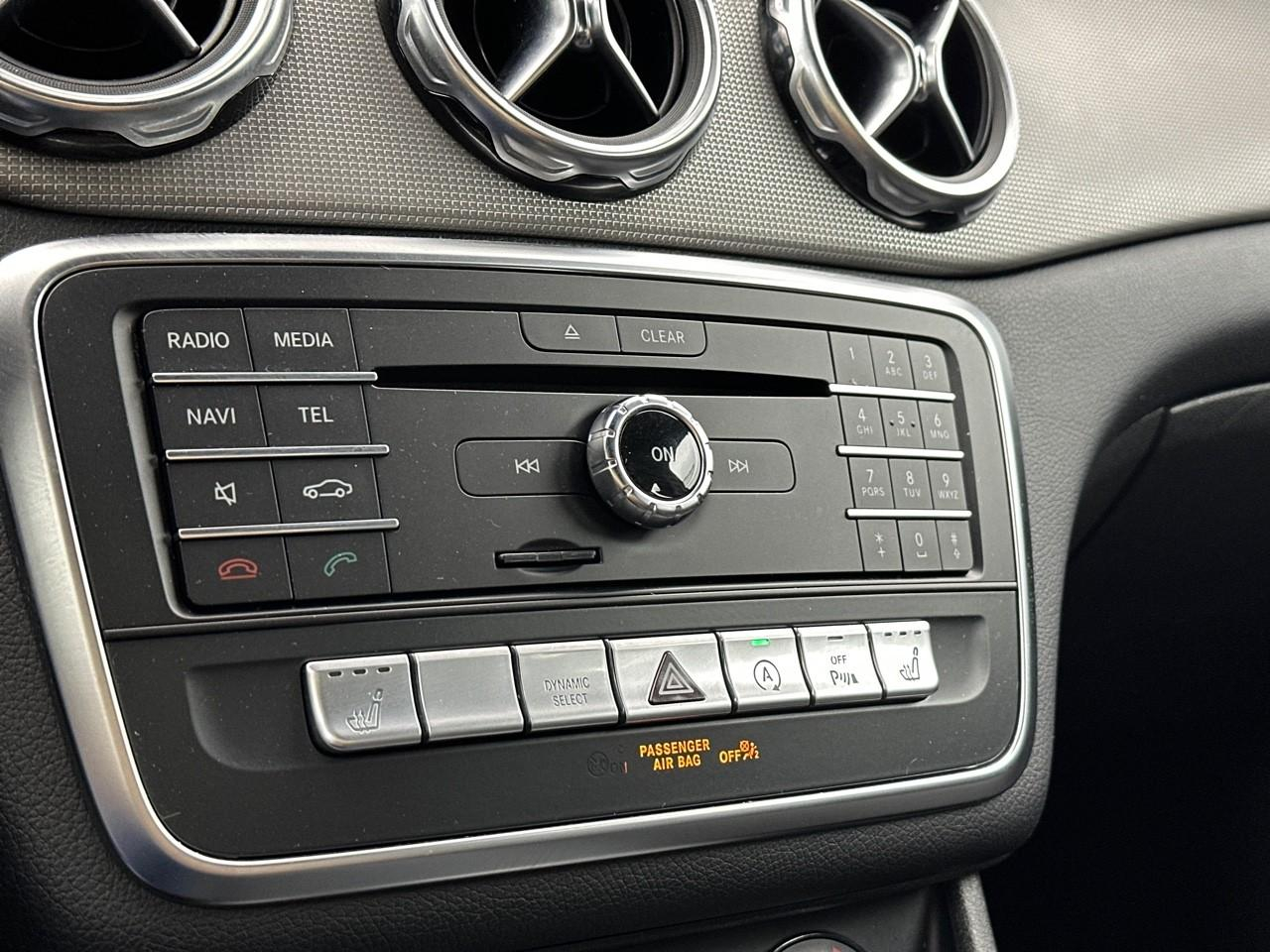 Mercedes Gla 180 sensation 7-g dct a — photo 28