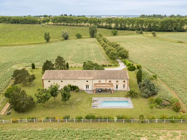 Maison 7 pièces 250 m²