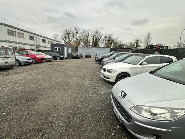 Terrain Garage Parc Automobiles ✅