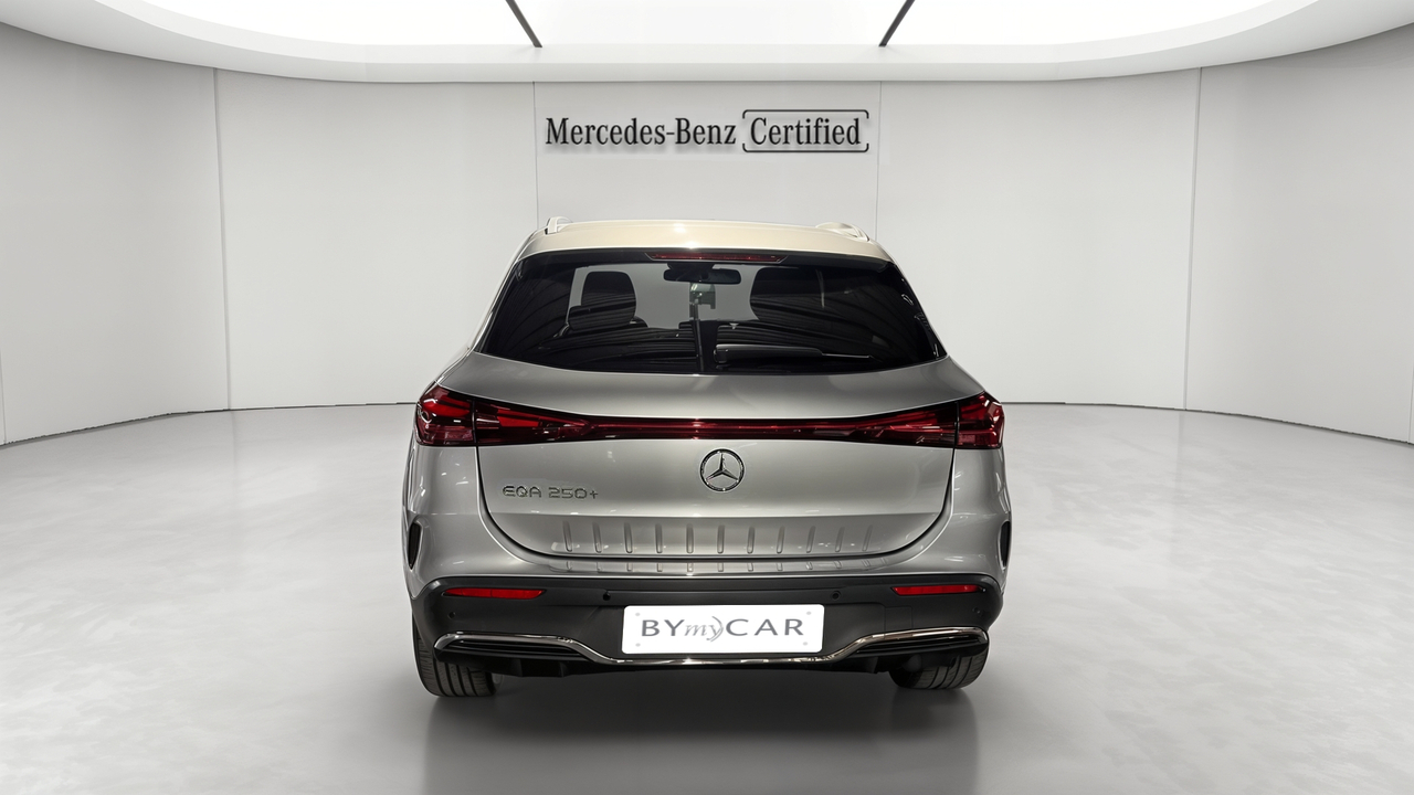 Mercedes EQA 250+ — photo 4