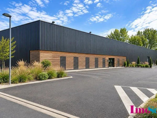 Local commercial 900 m²