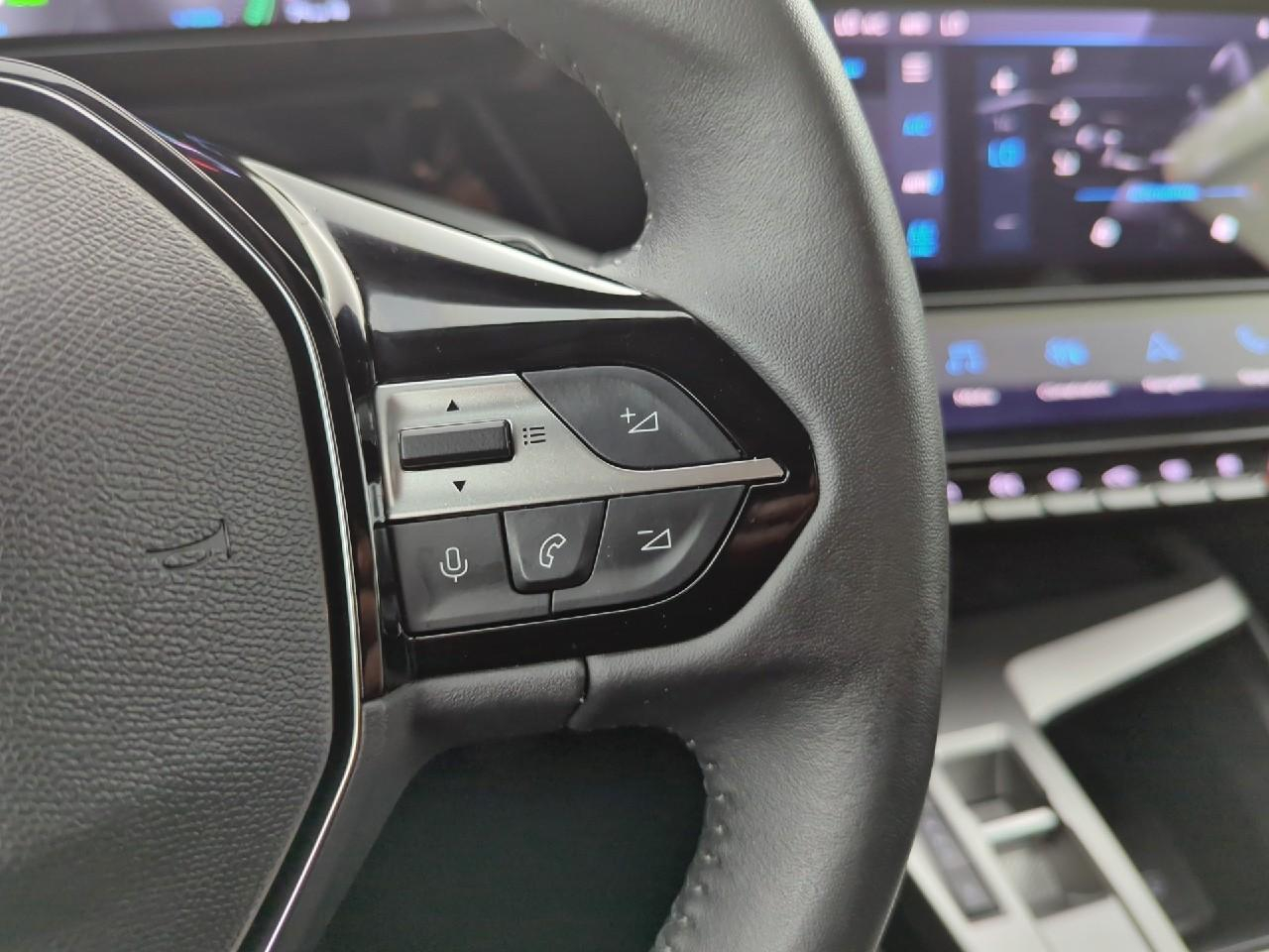 Peugeot 408 phev 225 e-eat8 allure pack — photo 19