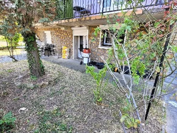 Commerce 67 m²