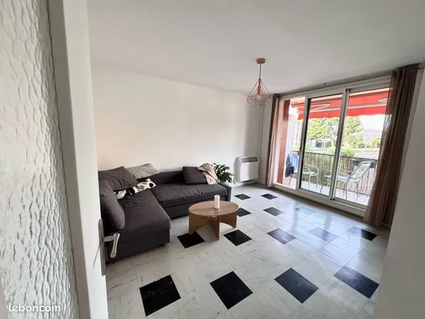 T3 lumineux 64 m² - 2 balcons - parking - cave - Salon-de-Provence