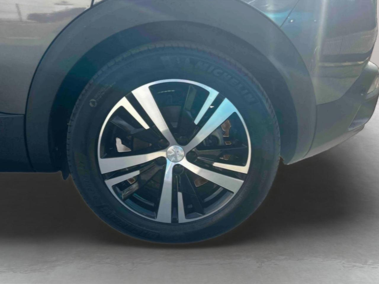 Peugeot 3008 plug-in hybrid 225 gt e-eat8 + toit ouvrant / char — photo 23