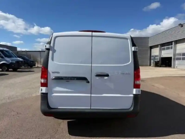 Mercedes Vito fourgon 114 cdi long bvm6 rwd — photo 4