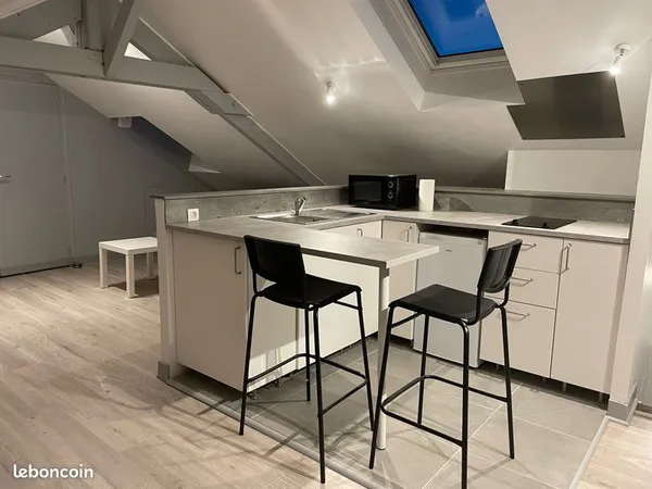 Location studio meublé 23m2