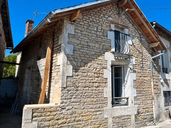 Maison de charme entièrement rénovée - DPE A - 87 m² au sol - Nanclars - 770+20 de charges