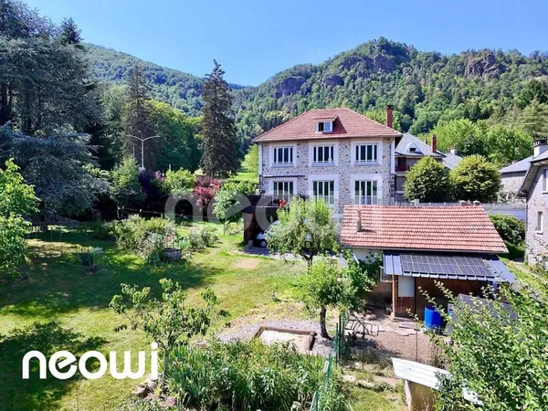 Maison 8 pièces 202 m²