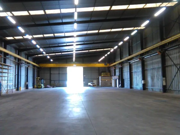 ENTREPOTS INDUSTRIELS/ LOCAUX D ACTIVITES