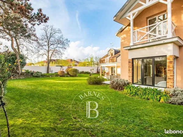 Maison 9 pièces 260 m²