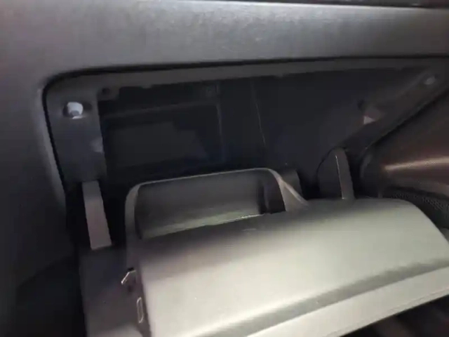 Peugeot 2008 puretech 100 s&amp;s bvm6 — photo 31