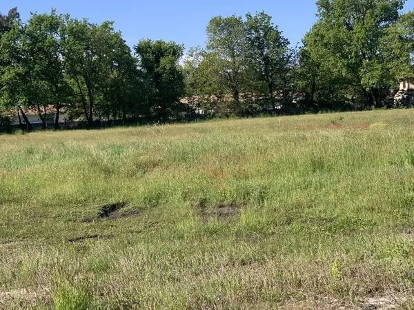 Terrain à bâtir de 405 m² à SALLES (33)