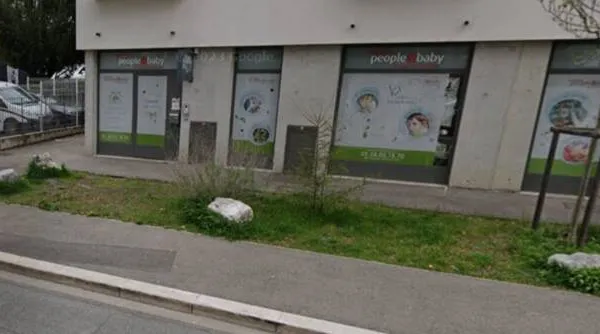 Local commercial 192 m²